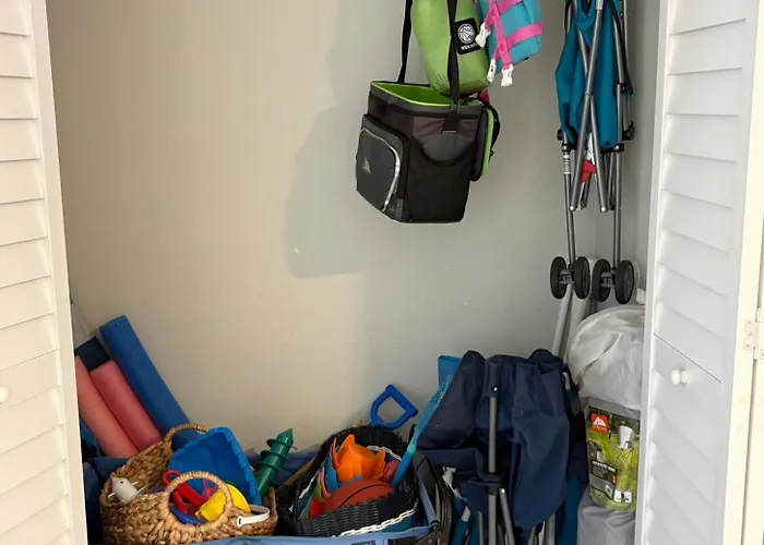 Welcoming 2-Bedroom Condo With Bonus Room!