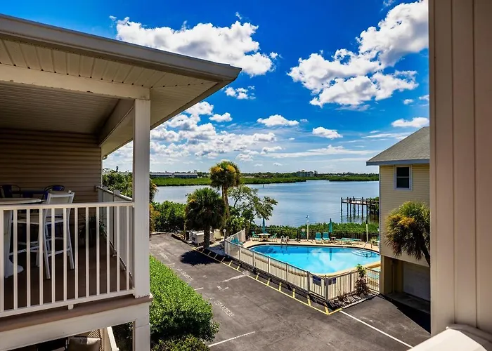 Paradise Found ! Waterview & Steps To Beach